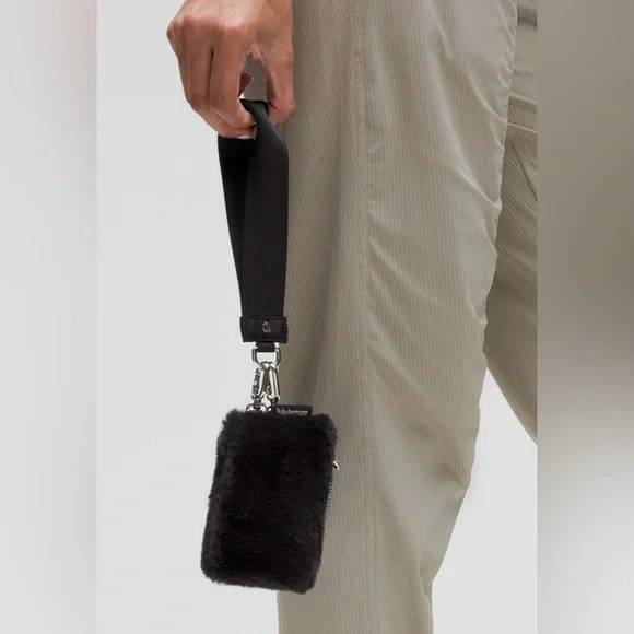 Lululemon NWT Dual Pouch Wristlet Plush Fleece Black Silver Hardware